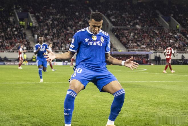 12月12日讯 今日德转更新了西甲球员身价，姆巴佩重回2亿欧，贝林厄姆跌至1.6