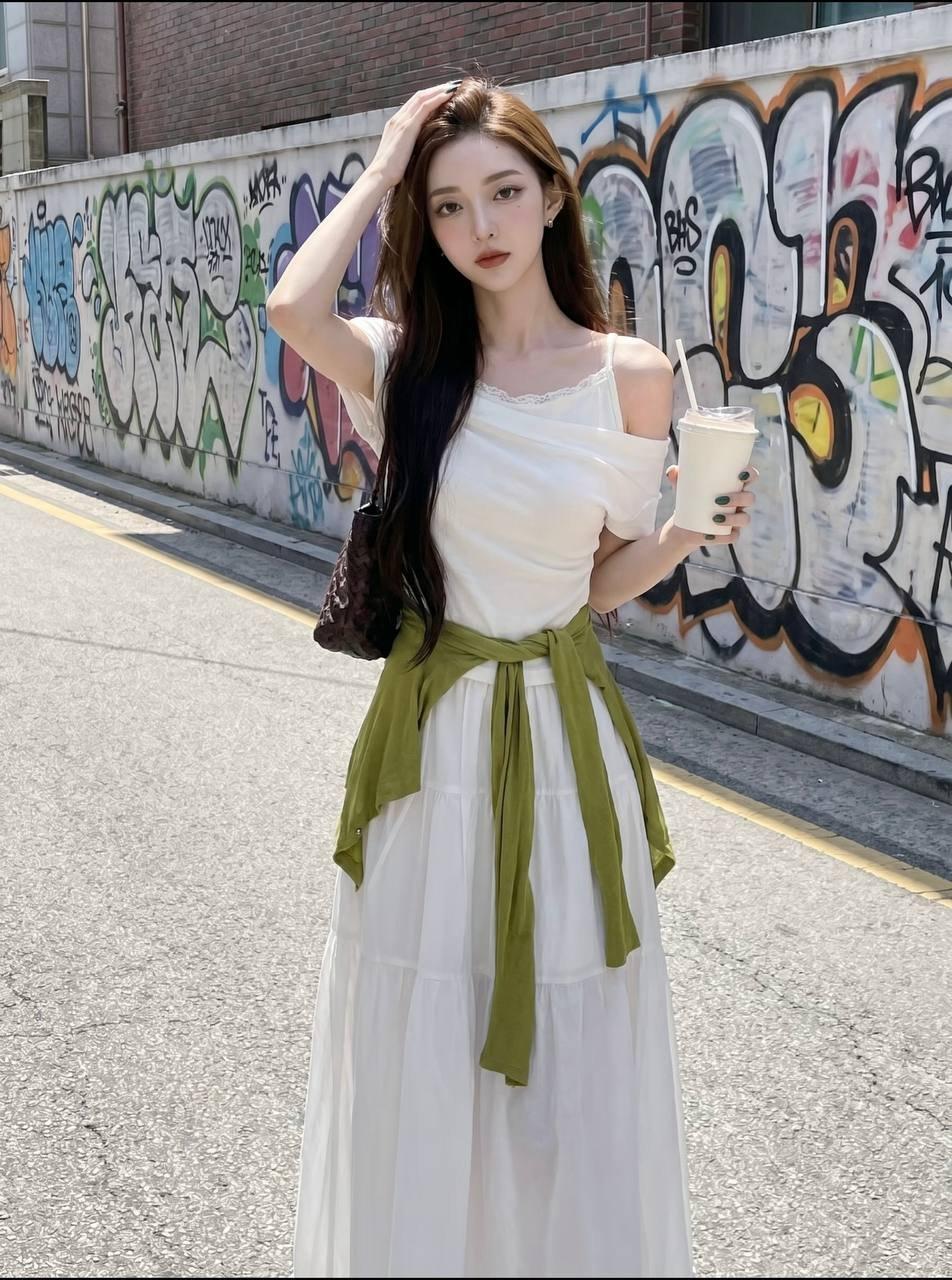 春光旖旎，偷得浮生半日闲。
但这应该不是国内，国内又有这么难看的涂鸦。这种涂鸦要