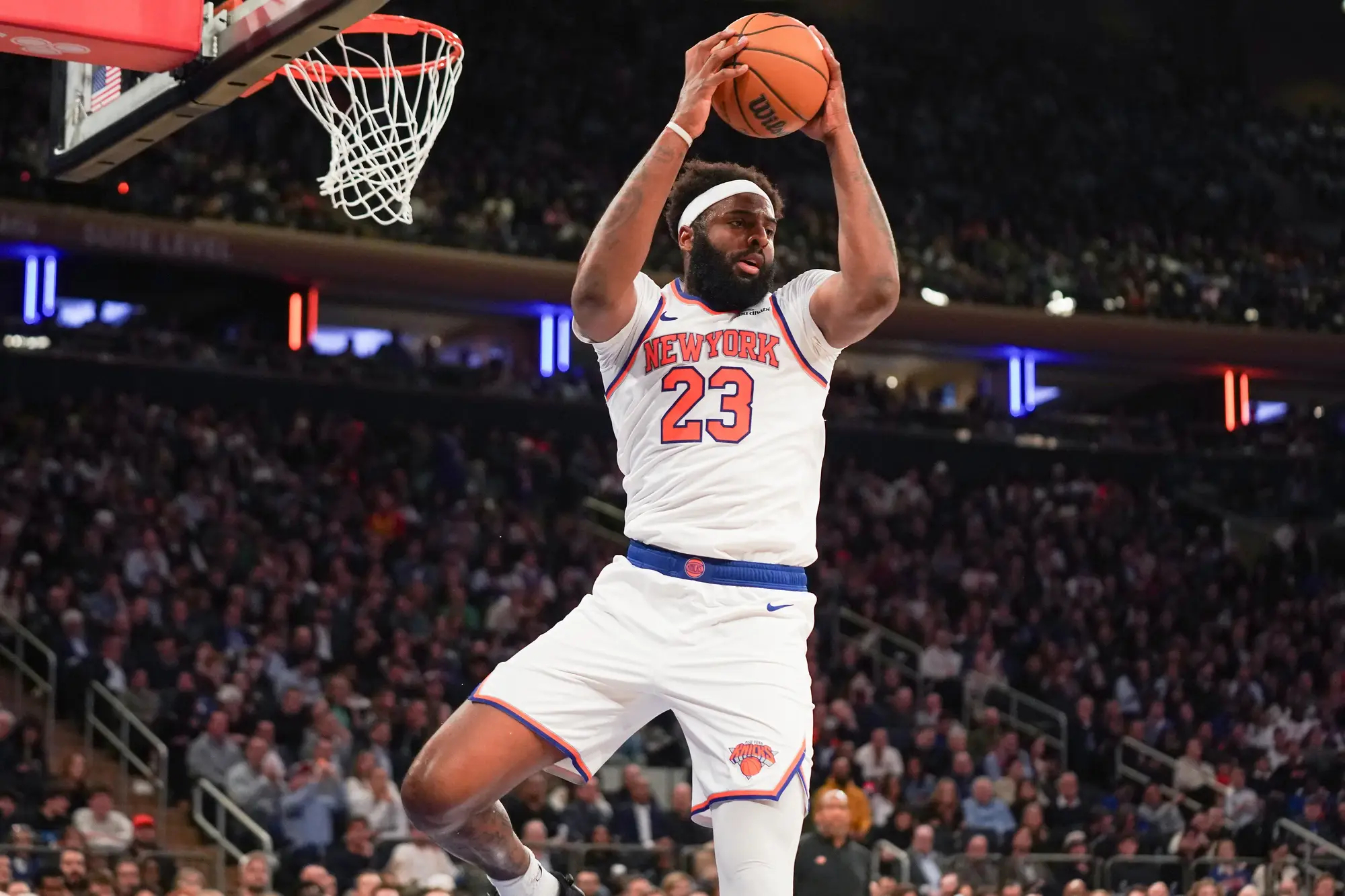 NBA 纽约备战中爆出一个坏消息，米罗右手小拇指骨折，目前是无限期休战 