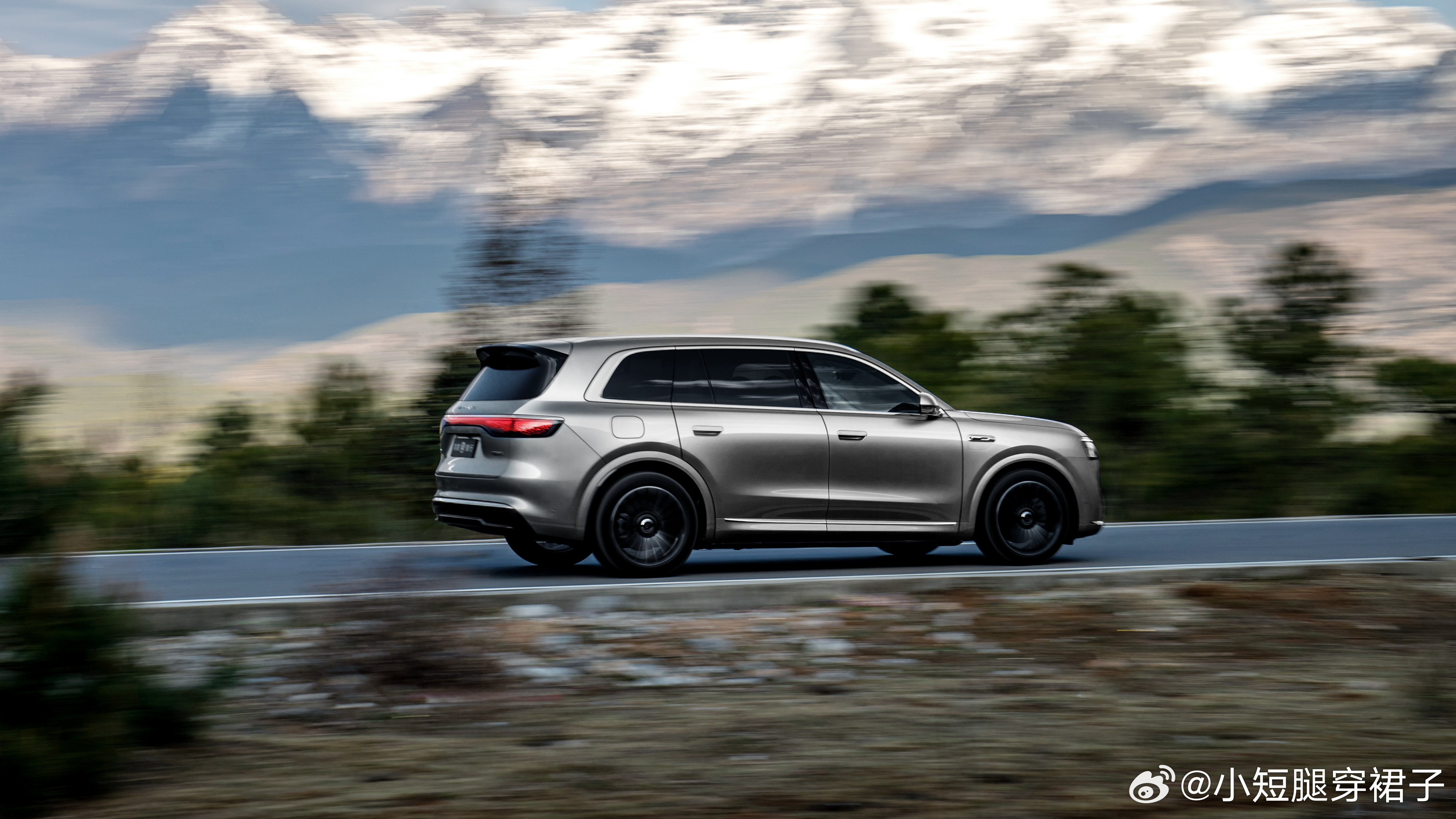 余承东称问界M8交付突破16万辆AWE华为全场景智慧生活乾昆智驾+舒适大空间，持