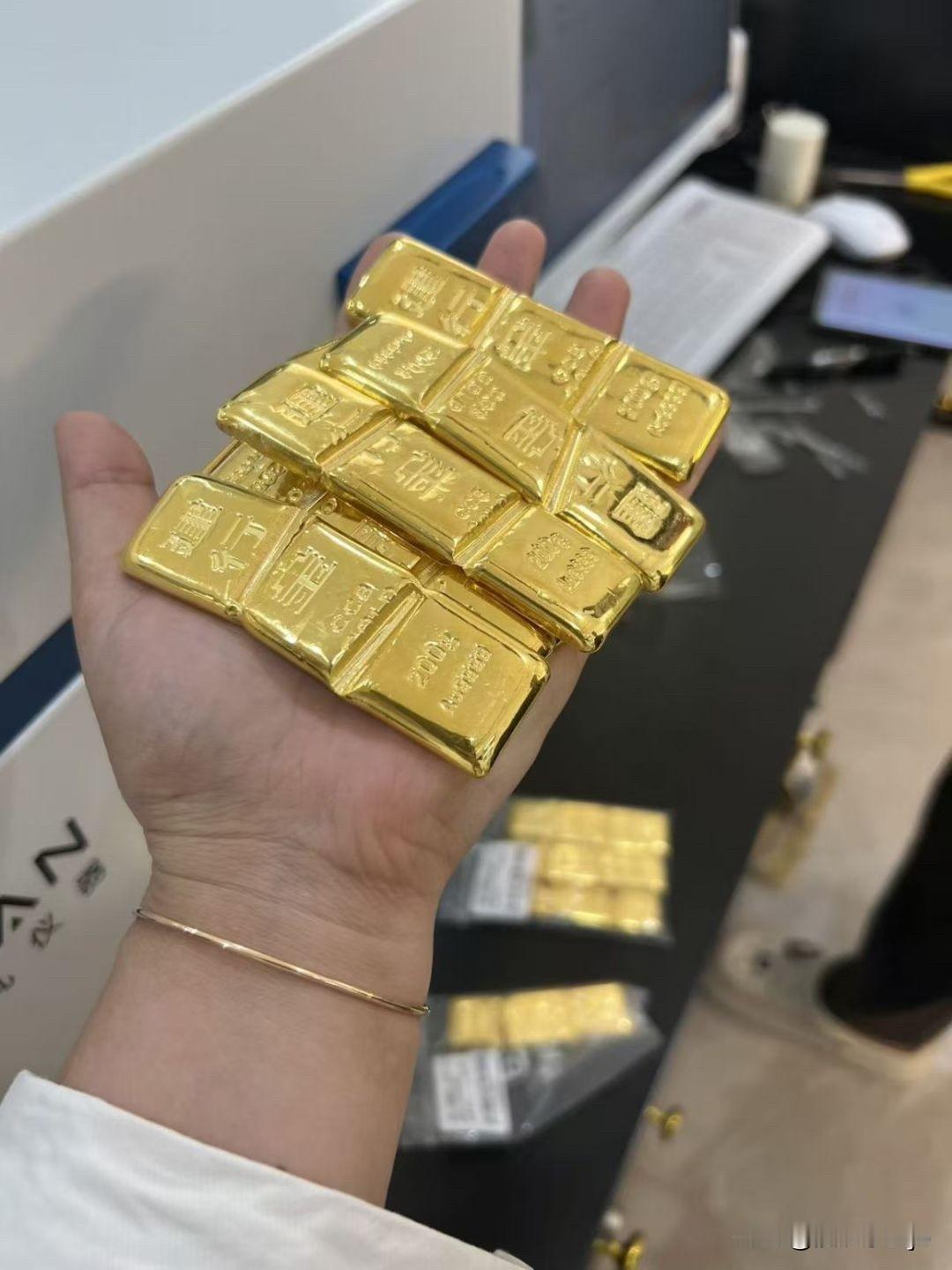 9月5号聊金价空头目标是哪里，先给大家甩下最新的盘面底数：截至前一天国际现货黄金