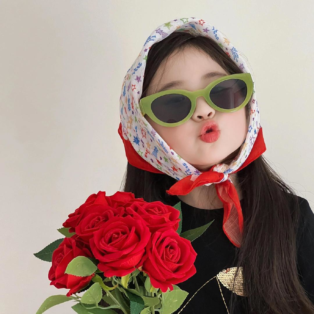 “春节遛娃文案🧨高级感满满🏮”01.春节遛娃KPI：步数破万，电量归零🔋?