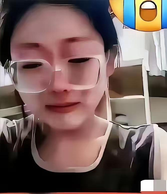 然而，这样的“苦”似乎在网络上引发了一场轩然大波。有人站在她的角度理解她的难处，