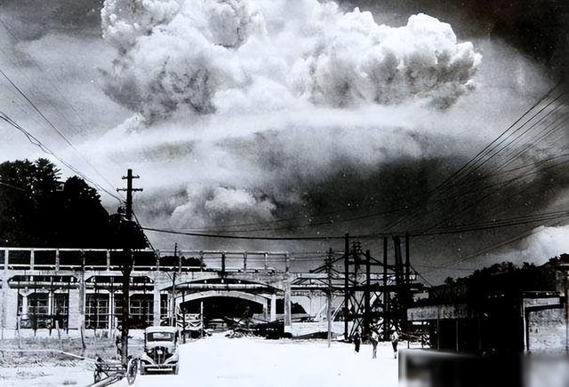 1954年，两名犹太商人找上门来，想把原子弹的浓缩铀卖给我们，事情层层上报到周总