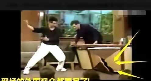 1998年，李连杰表演太极拳，被美国主持人问道：“你这动作软弱无力，这种中国功夫