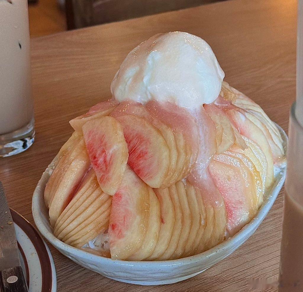 满满的桃子刨冰🍑 