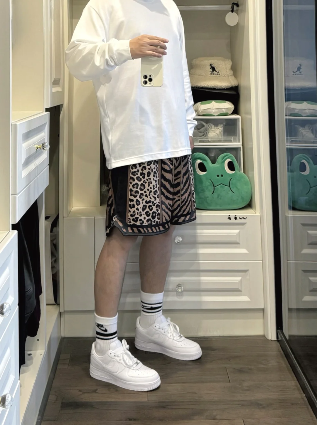 豹纹短裤｜小白鞋穿搭