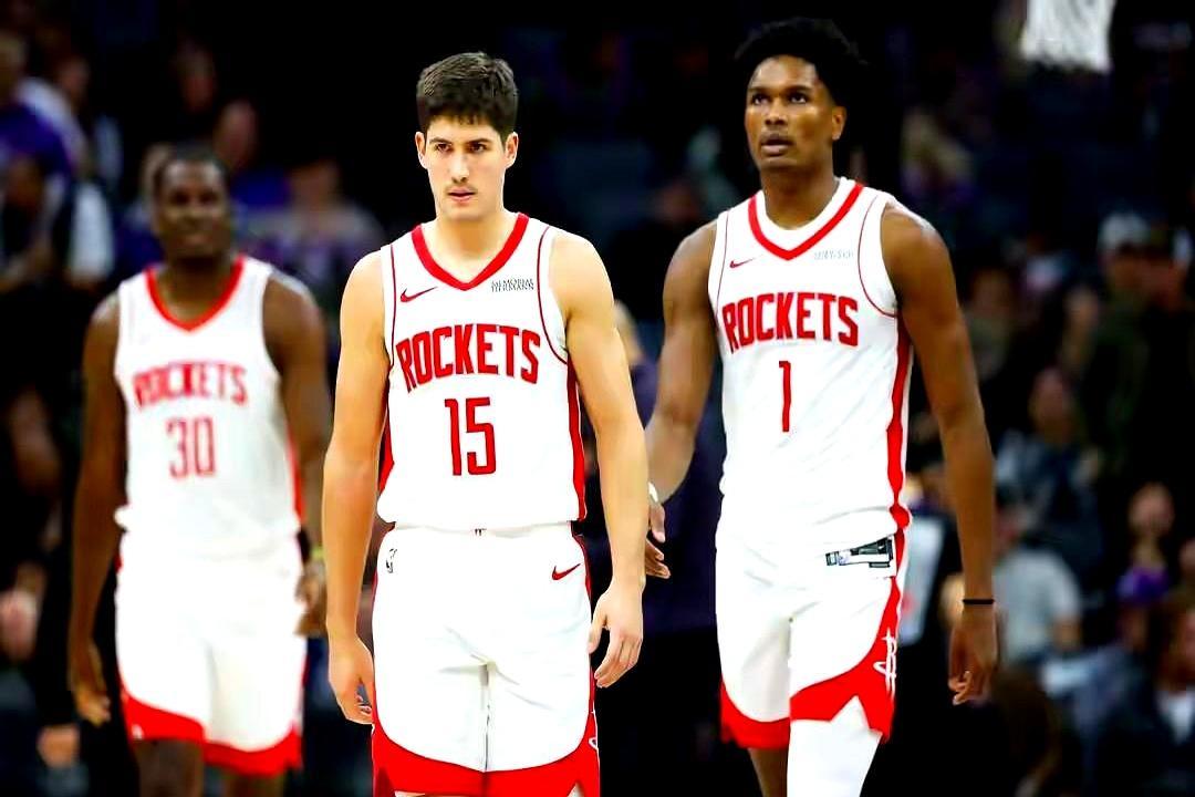 火箭击败猛龙的头号功臣，居然不是杜兰特。
 
阿门-汤普森全场出战39分钟，14