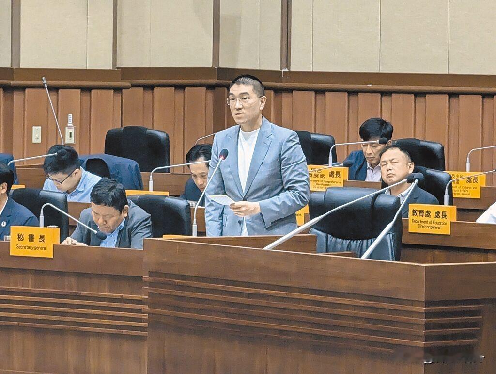 台湾人开始怕过生日了
为什么？因为生日容易被人整。
现在岛内疯传，基隆市长谢国梁