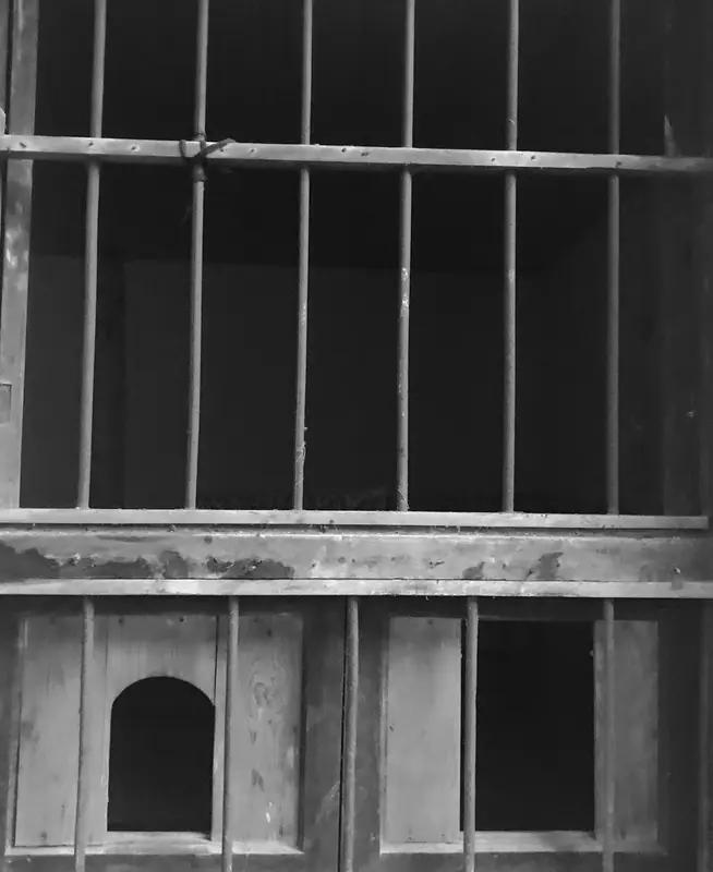 24岁成大连首富，掌控中超半壁江山；案发被捕，44岁离奇死在狱中
这听起来就像是