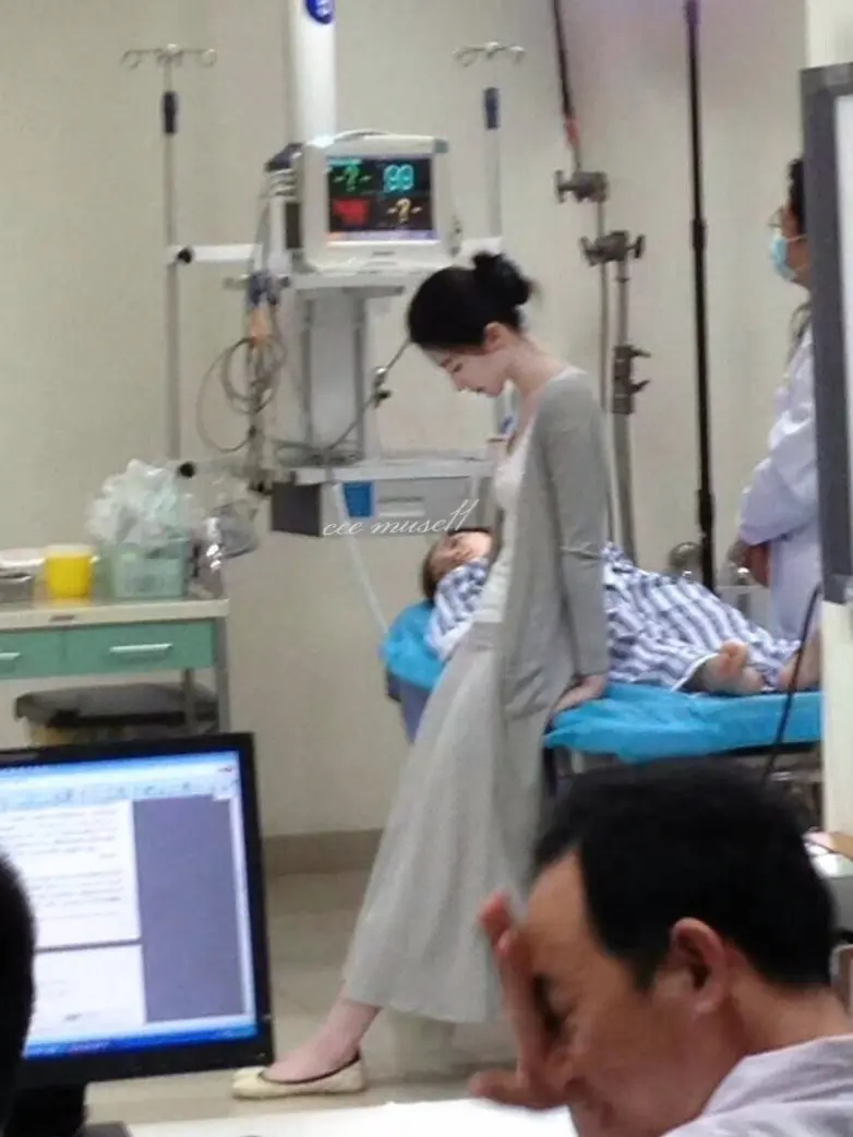 即使过了这么久看到cc这两张照片还是会被惊艳到我唯一的女神…刘亦菲
