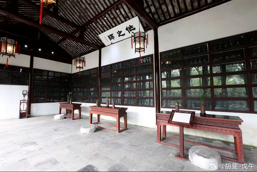 归去来兮，田园将芜胡不归？ 既自以心为形役，奚惆怅而独悲？悟已往之不谏， 知来者