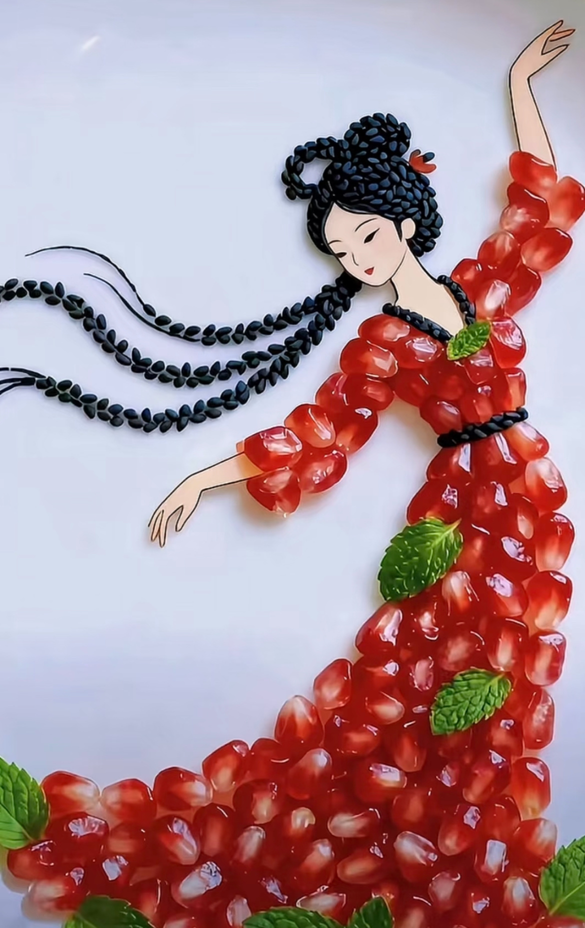 红榴为裙，芝麻作鬓，一叶清荷添意。盘中自有霓裳舞，人间烟火皆浪漫。 ​​​