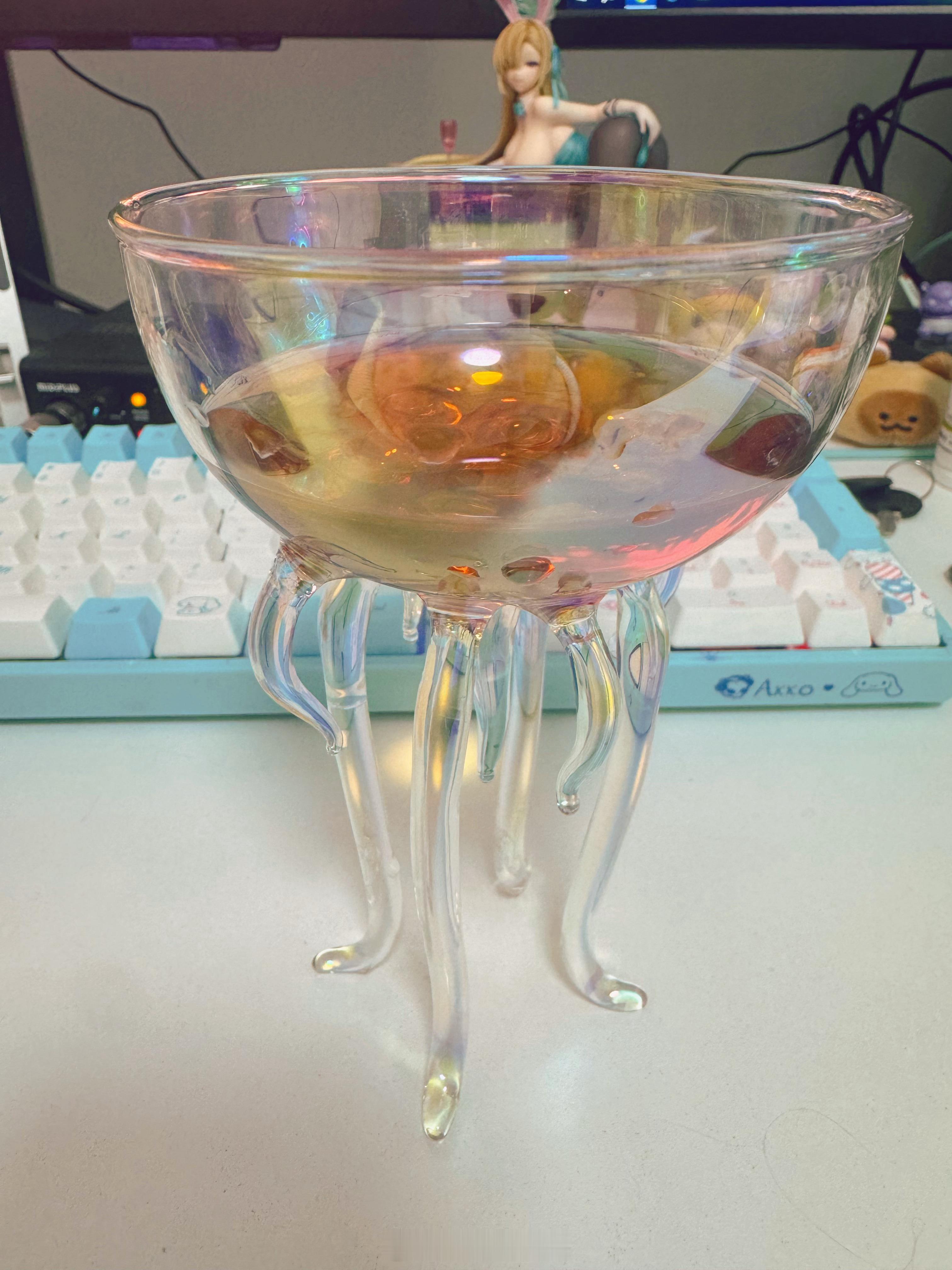买了个有趣的水杯，暂时不知道装啥先装点乌龙茶喝喝 