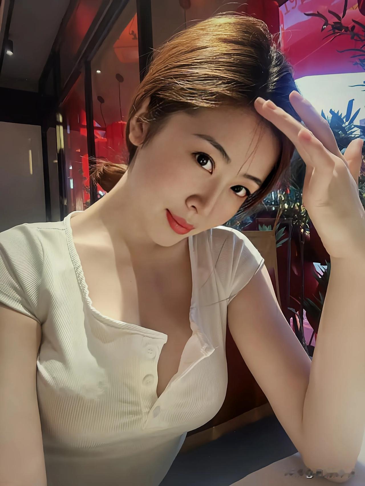 什么是爱？这其实很简单。凡是提高、充实、丰富我们的生活的东西就是爱。通向一切高度