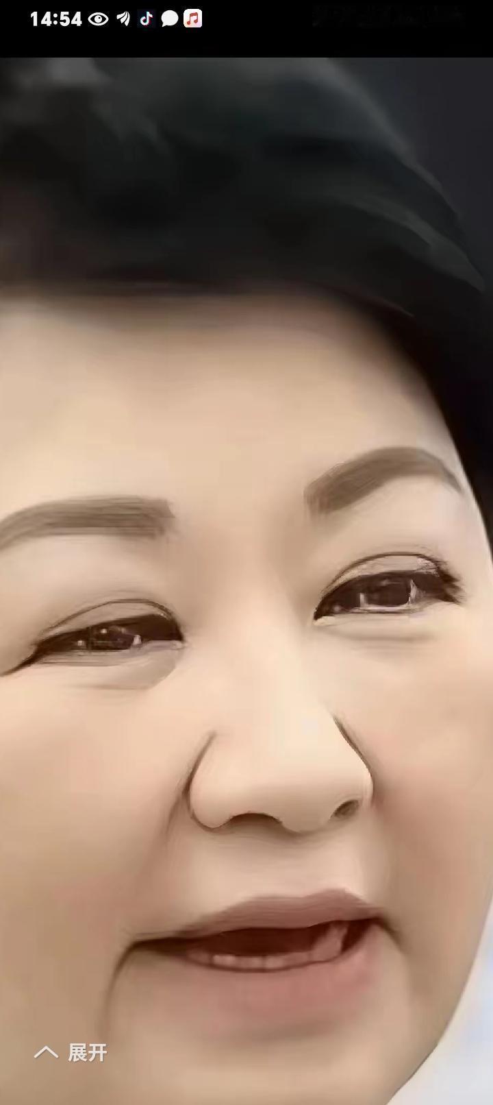 这女人是国民党党员
台中市长
她，比民进党对国家统一危害性大
她，嘴巴喊不独，内