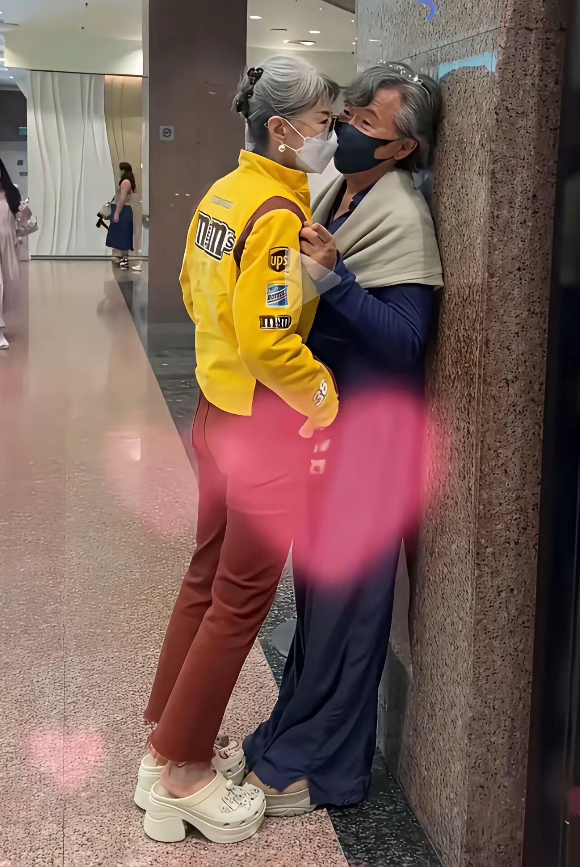 真的太羡慕了
不用刻意秀，眼神里全是爱
这才是一辈子的爱情啊林子祥叶倩文 明星 