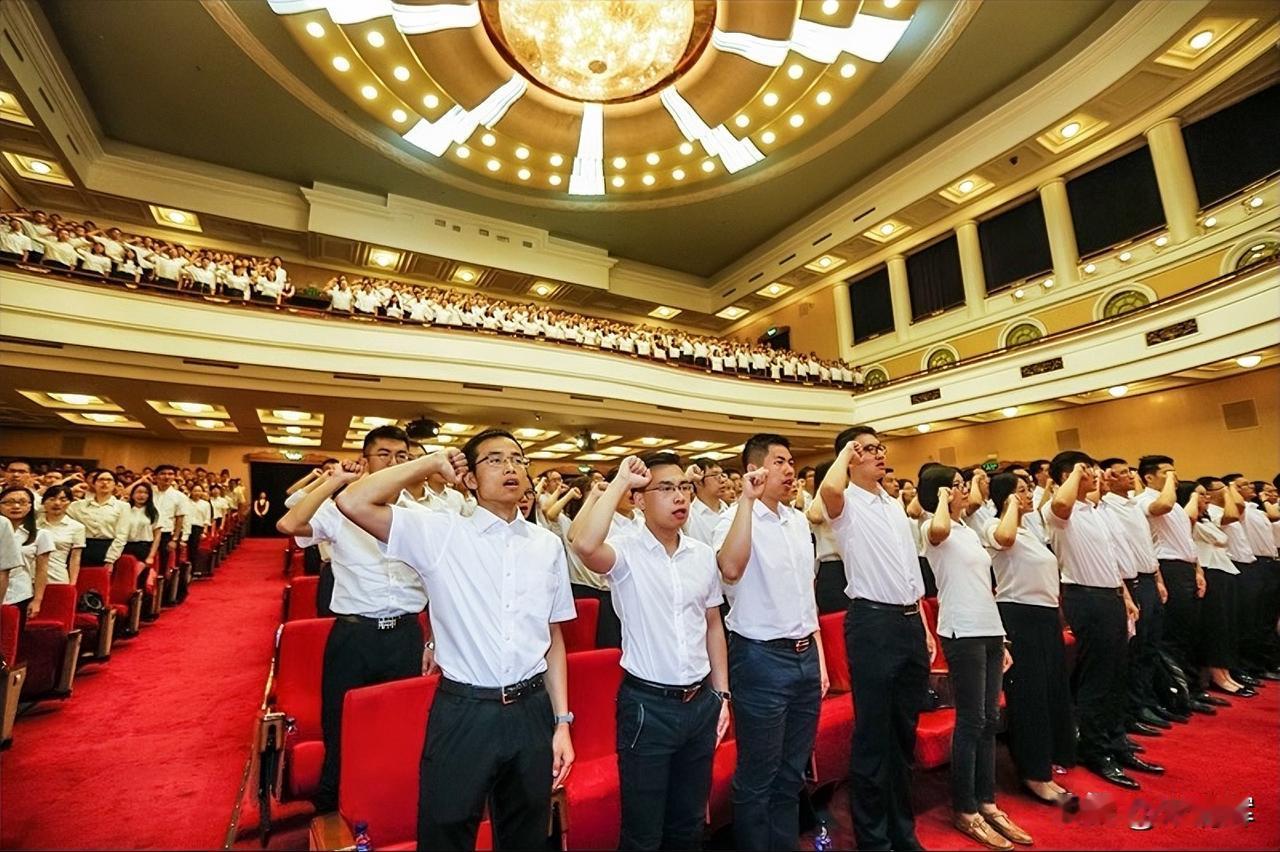 为人民服务，多大年龄都不嫌大，建议彻底取消这些人为设置的条条框框。