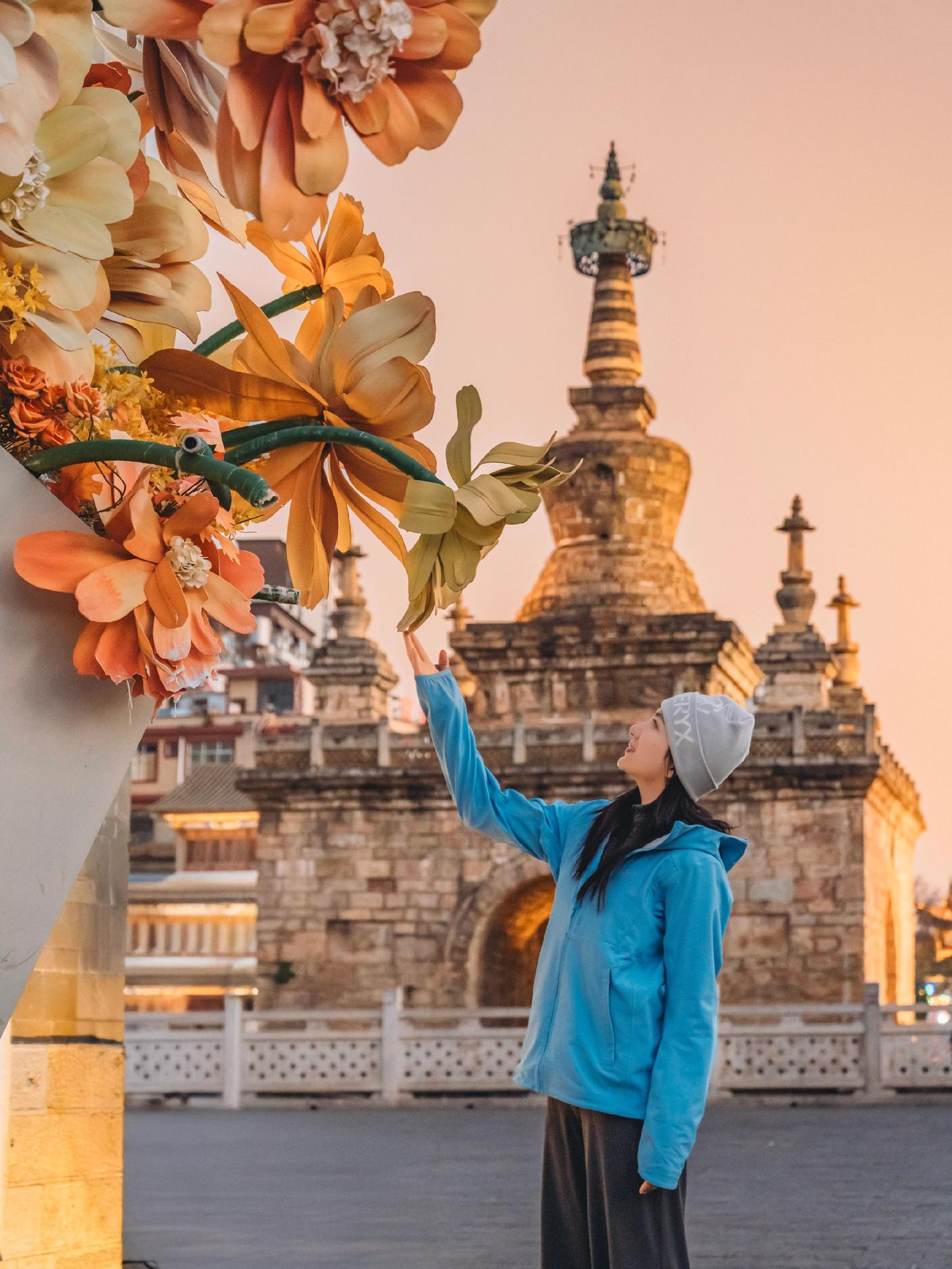 答应我，去昆明拍完这些照片再离开！嗯，这次去昆明我们没有住酒店，然后是...