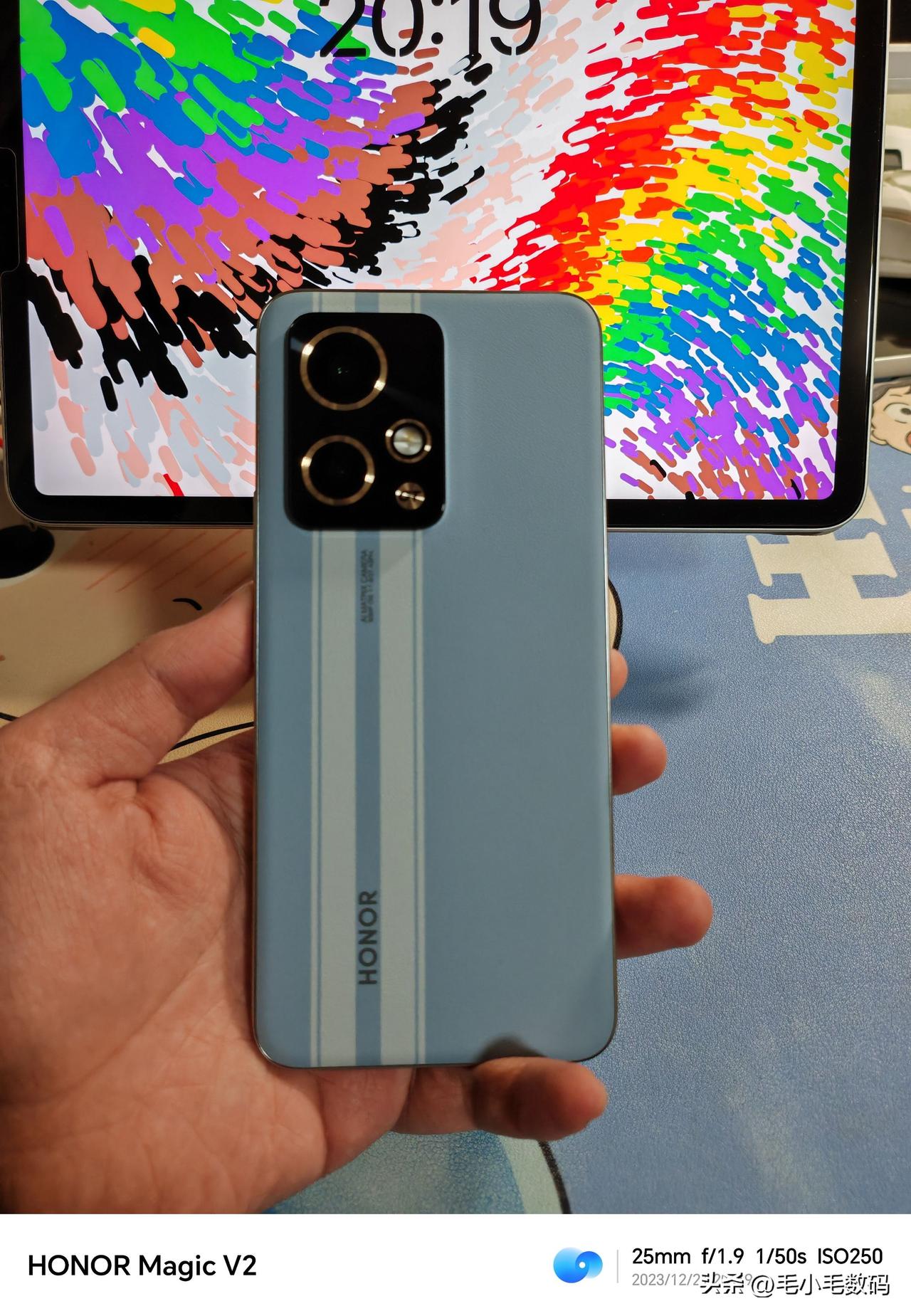 整体看荣耀90GT卖点真不少，但是有一点也挺遗憾~
首先最大的卖点肯定就是这块屏