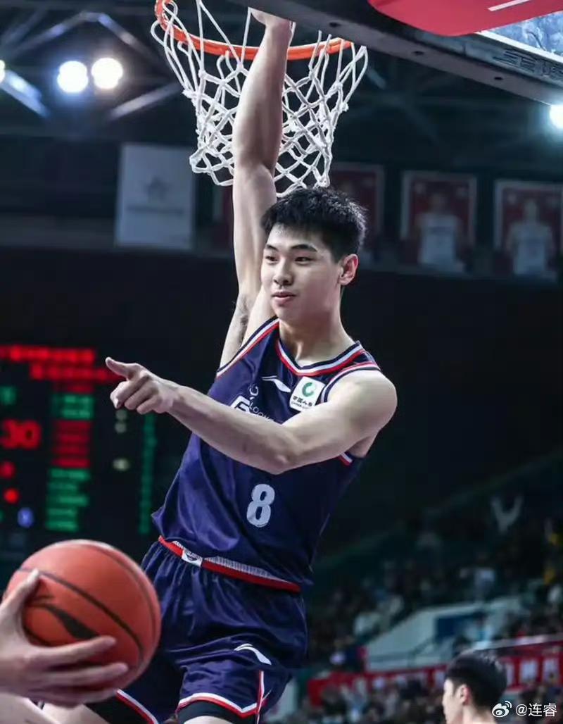 很可惜！广东队被三分绝杀，但崔永熙完全被激活，打得太释放、太潇洒了！

广东对阵