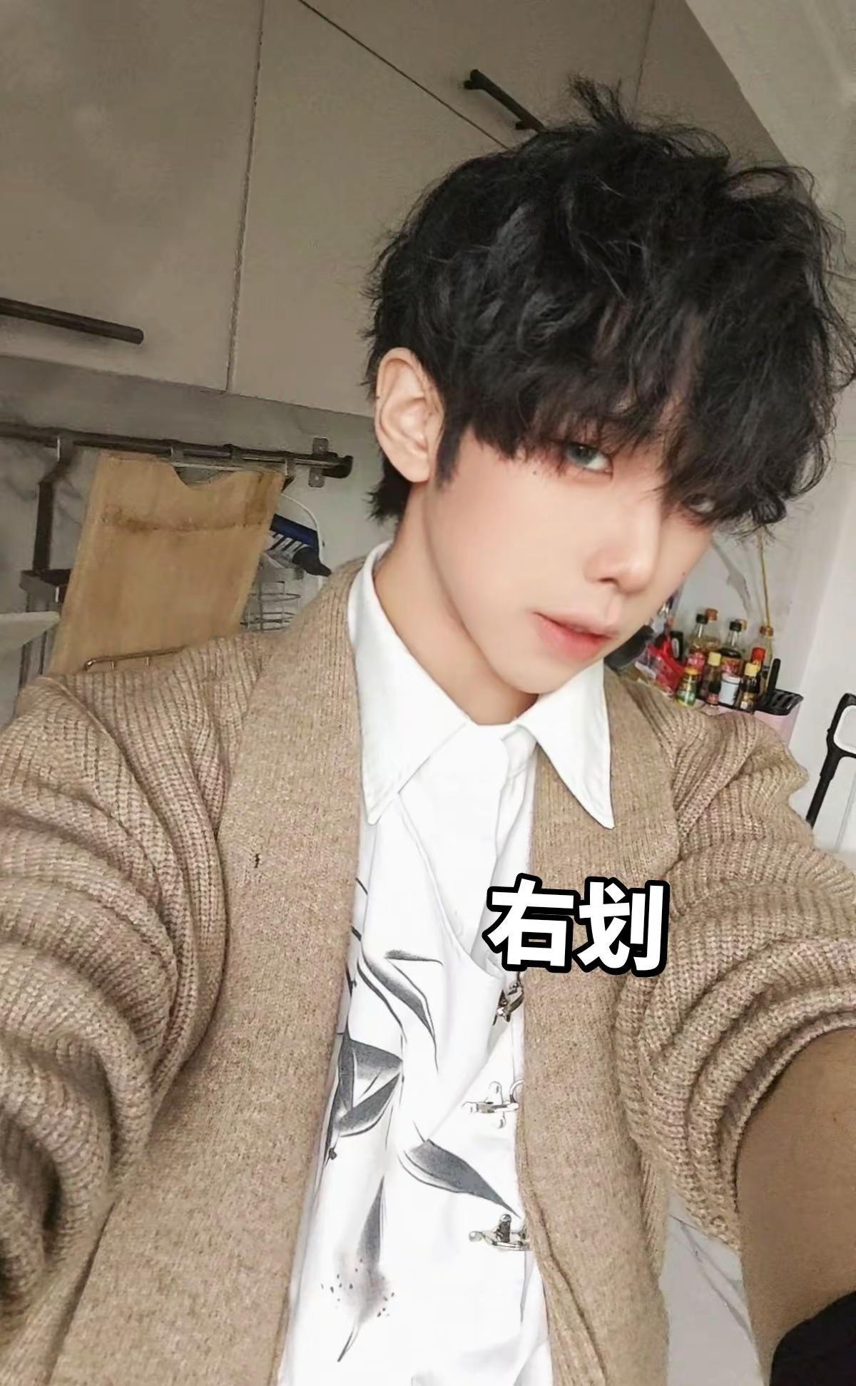 泥嚎!!!!少年感 随意穿搭 卷毛