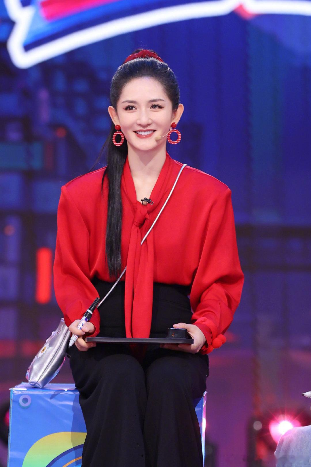 谢娜百变女王搭档谢娜参加音综唱张杰的歌     谢娜化身百变女王加盟音综，现场演