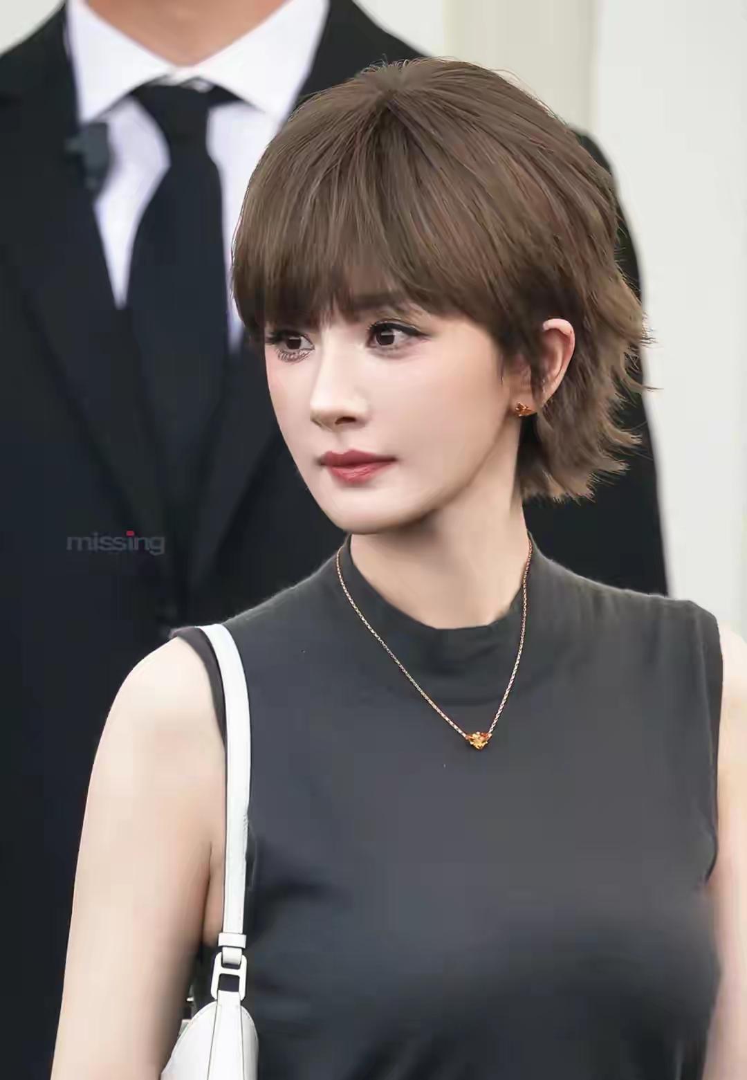 杨幂离婚后一飞冲天，刘恺威却8年没再娶，外人看着像她被婚姻拖累，其实是杨幂当初留