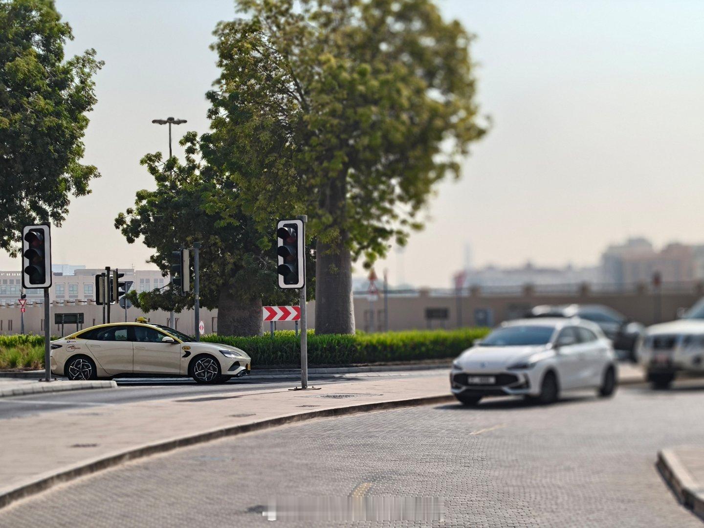 临时拍车但没有退出人像模式be like：作为老MG3车主，这新的混动版我是真想