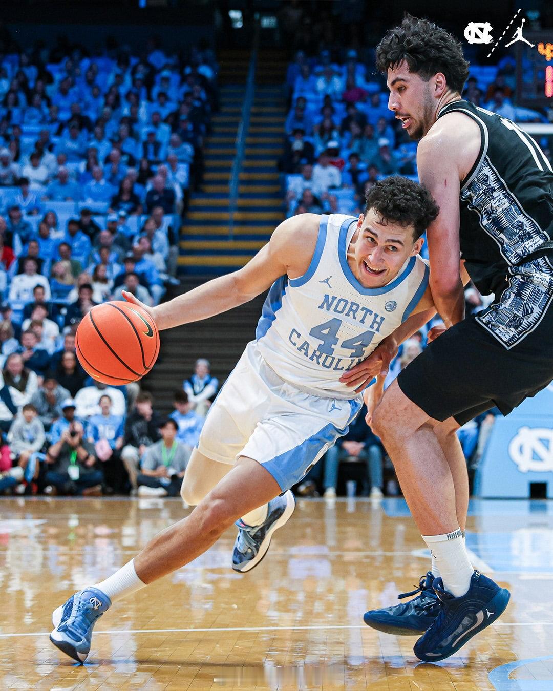 UNC🆚乔治城男篮，历史劲敌对垒，1982年NCAA总决赛北卡球衣限时回归，乔