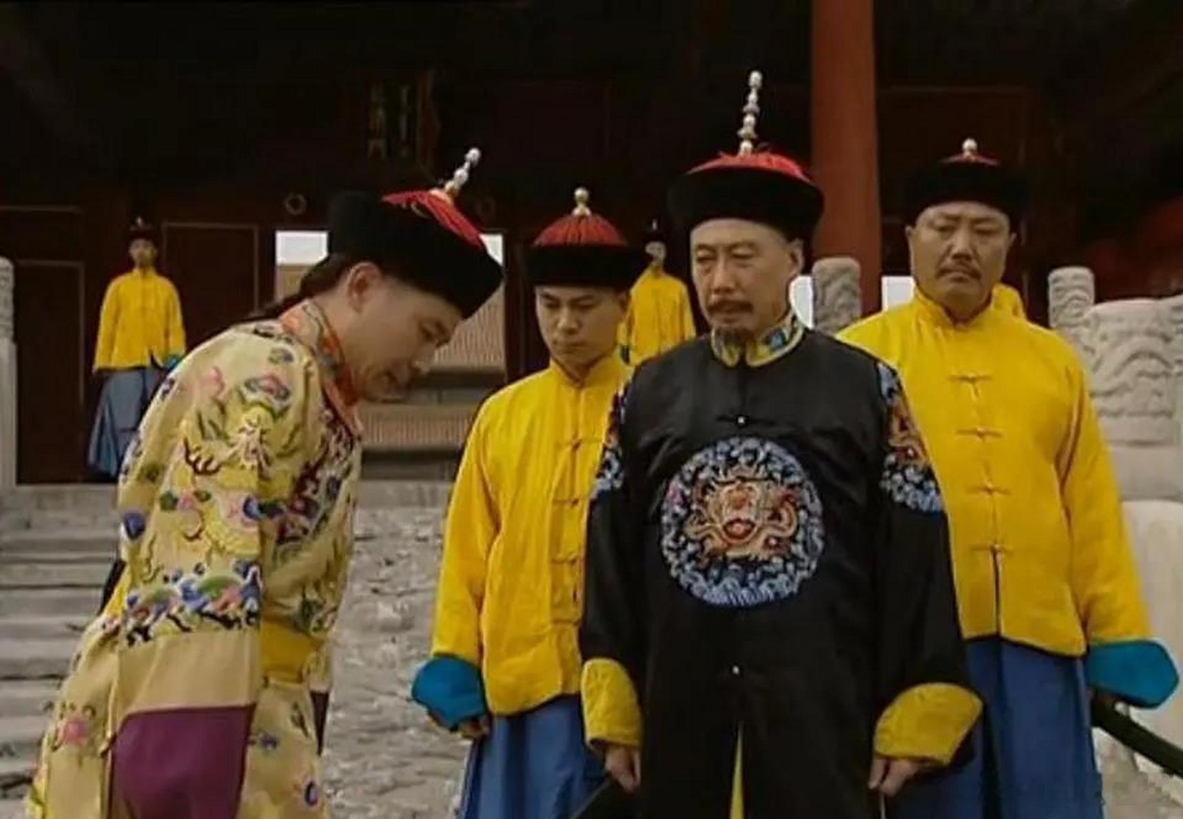 1697 年，亲征噶尔丹胜利归来的康熙，看似大胜，却满脸愤怒。他先处死了太子胤礽