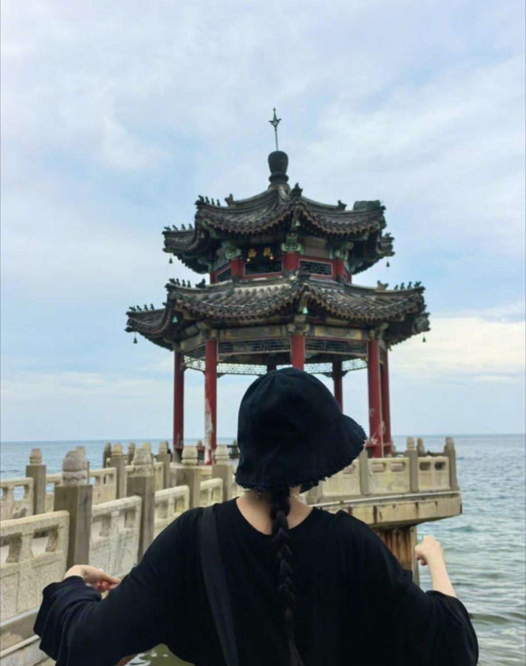 杨幂走进龙井日本遗址博物馆，触摸历史的痕迹，这种敬畏历史的态度超赞 ​​​