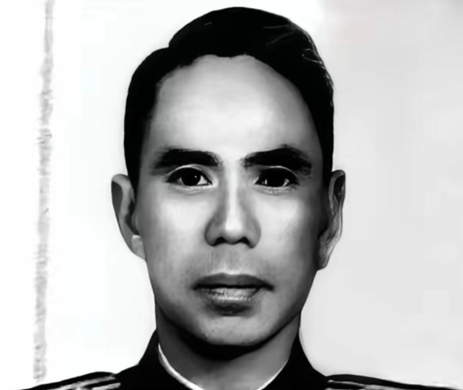 军统史上最致命的叛徒，叫李开峰。他不是带走一份情报，他是直接拔掉了整个情报网的电