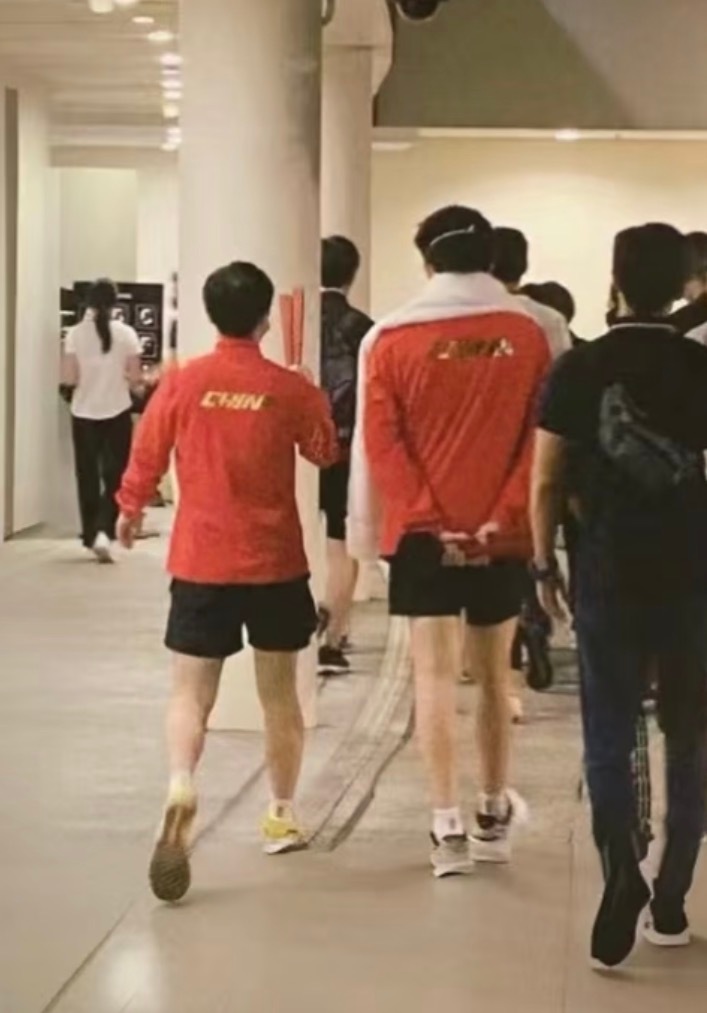 好幸福的背影🥺💕 