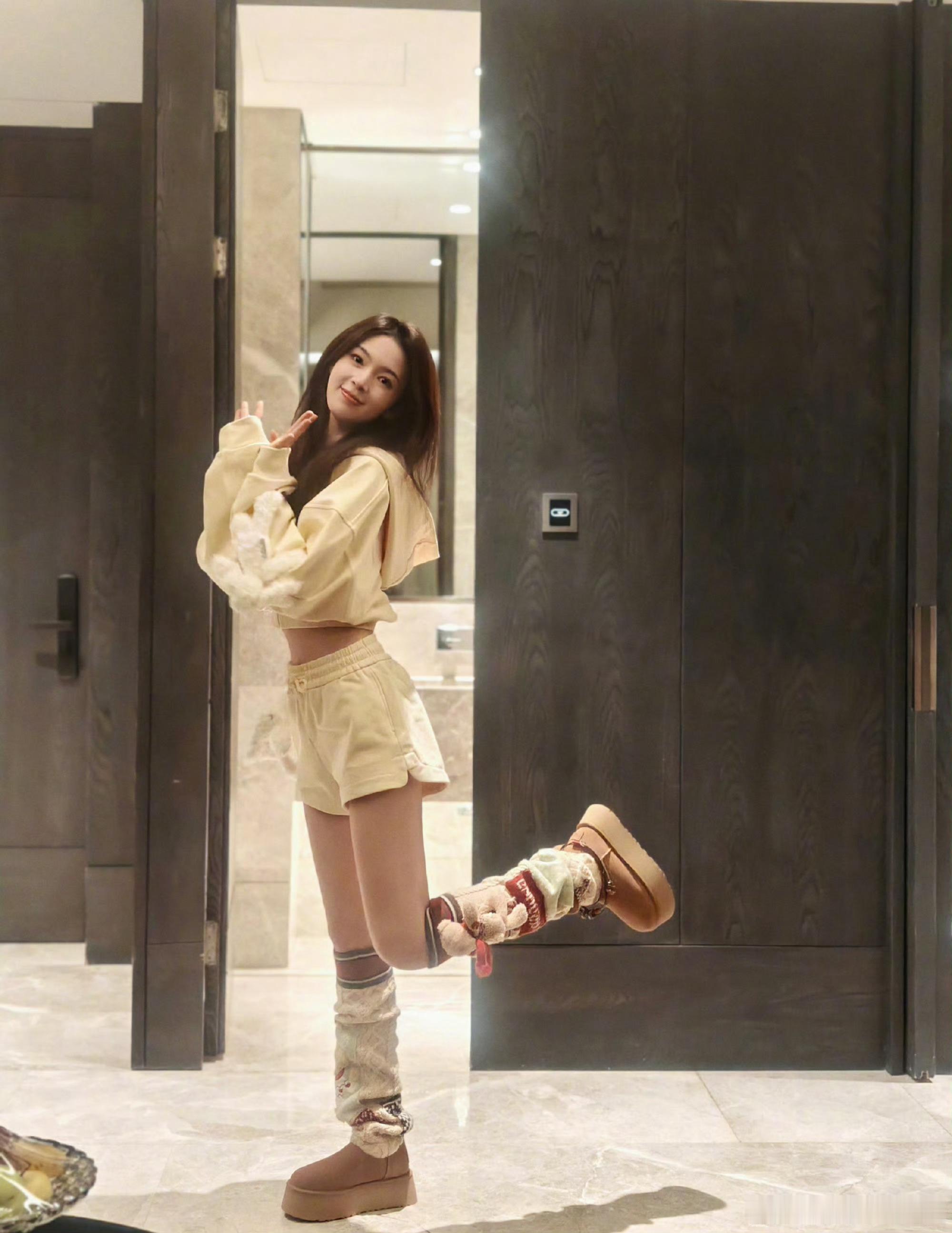 陈瑶的妆造都好可爱啊！！小熊小兔的[笑cry]毛茸茸的好乖[好喜欢] 