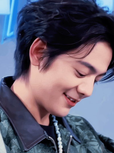 面对外界的纷扰与诱惑，始终恪守自己的核心原则和生活哲学，最可贵的精神之王。  