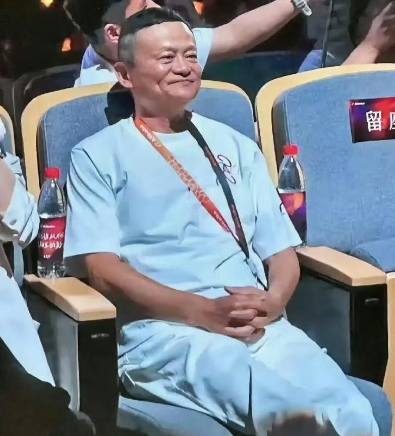 马云，真可谓是极为聪慧之人。退居二线之后调养了数年身体，如今面庞圆润，透着自信与