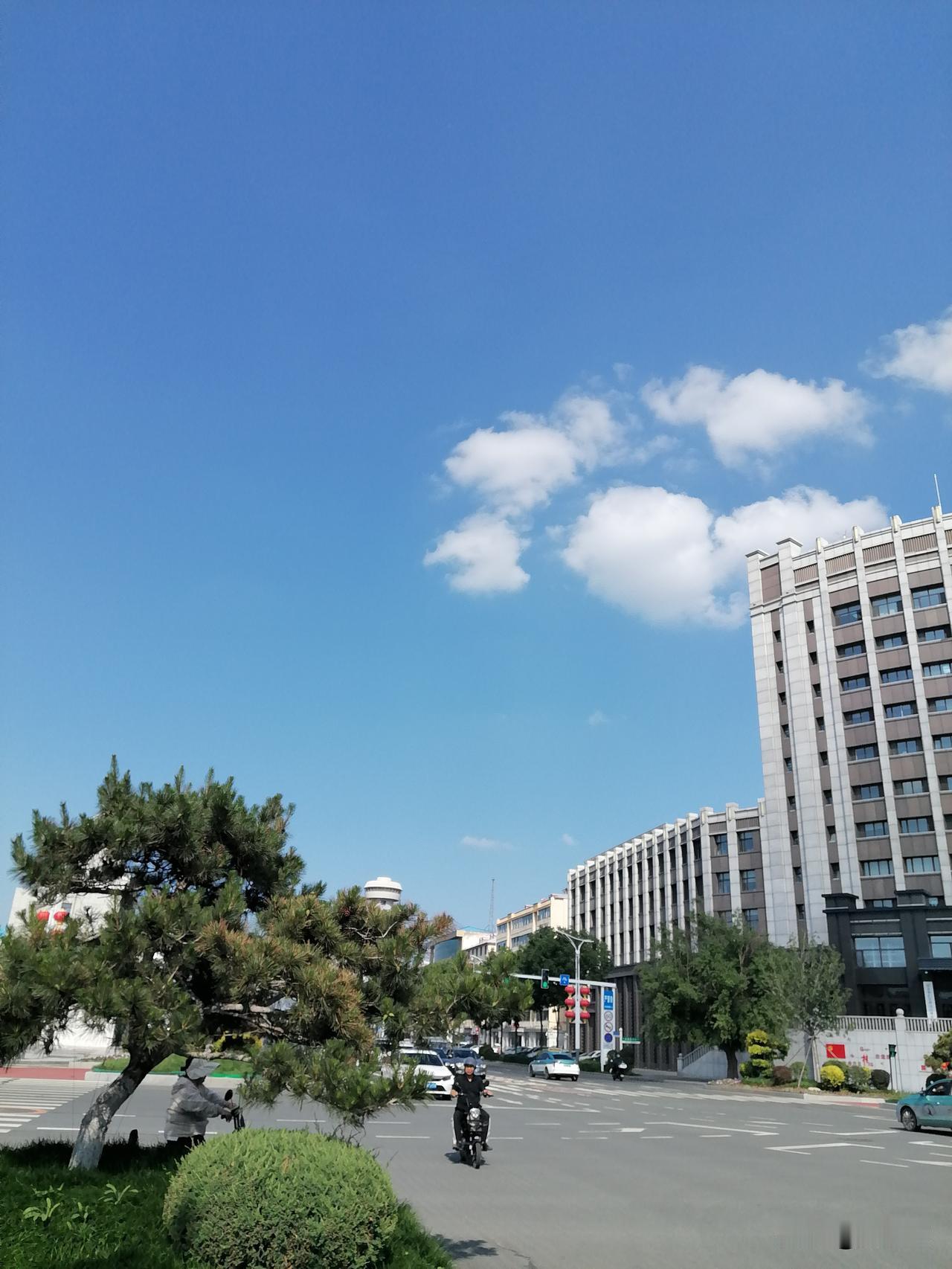 6月份，我花的冒高了，竟然花掉15716元。

这些钱，都花在了我自己身上。

