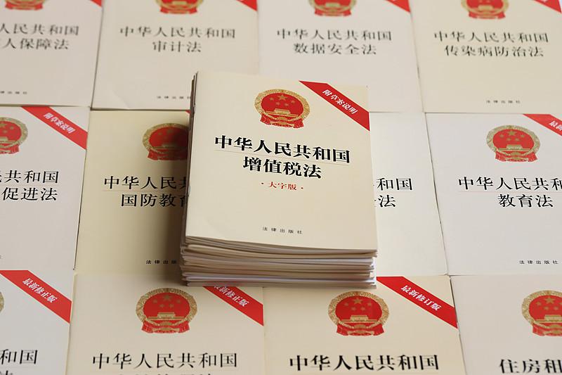 重磅！新能源汽车出口退税要变天，2027年4月1日起实施！
兄弟姐妹们，今天（2
