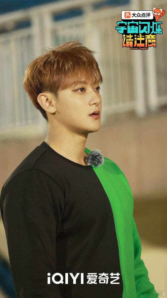 黄子韬一分钟连夸三次刘耀文 看来黄子韬是非常的喜欢刘耀文了，好朋友一起走花路，刘