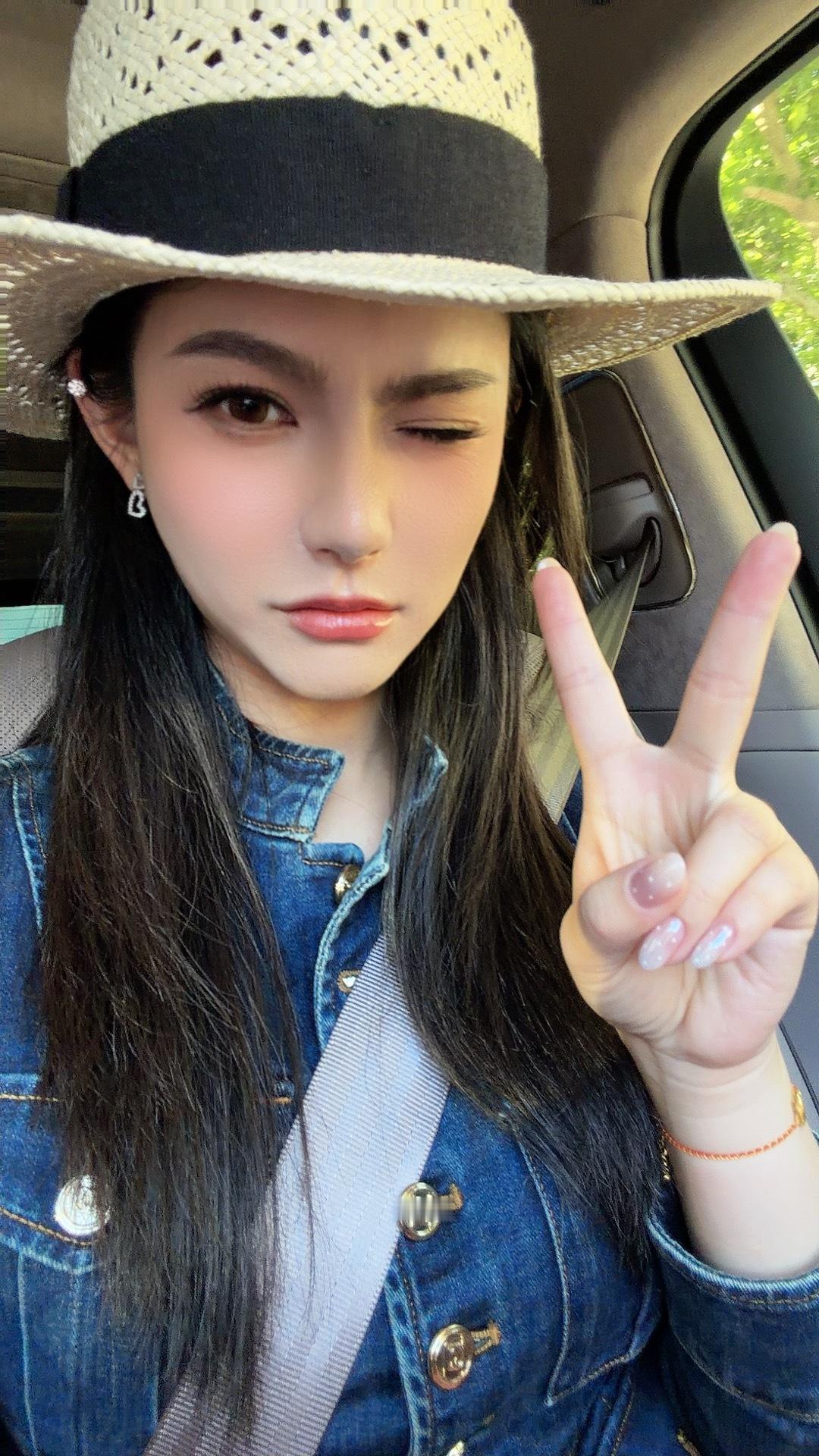 早啊干活干活！时间紧任务重，今天要长的视频短的视频，新疆的内容视频一起拍。工作的