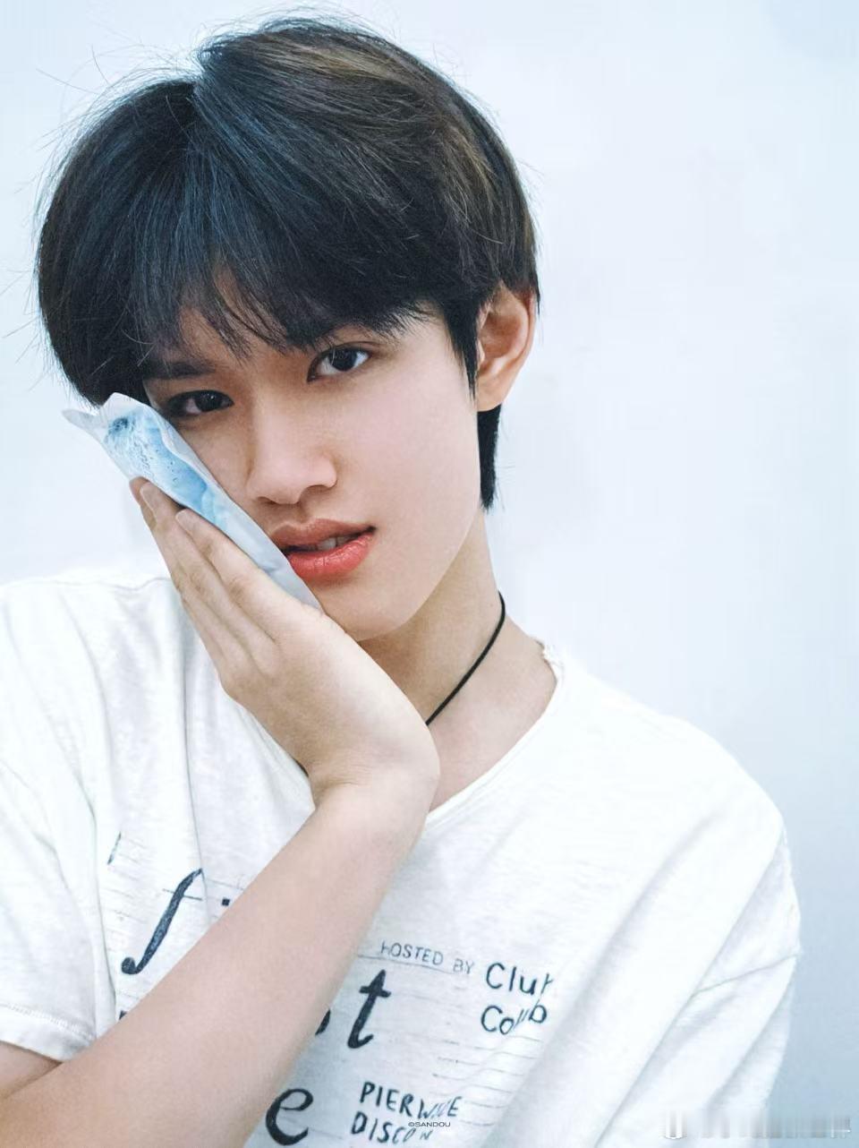 张极拔智齿了 张极主动分享拔智齿经历，说自己特别紧张，术后又饿又晕，还好没怎么肿