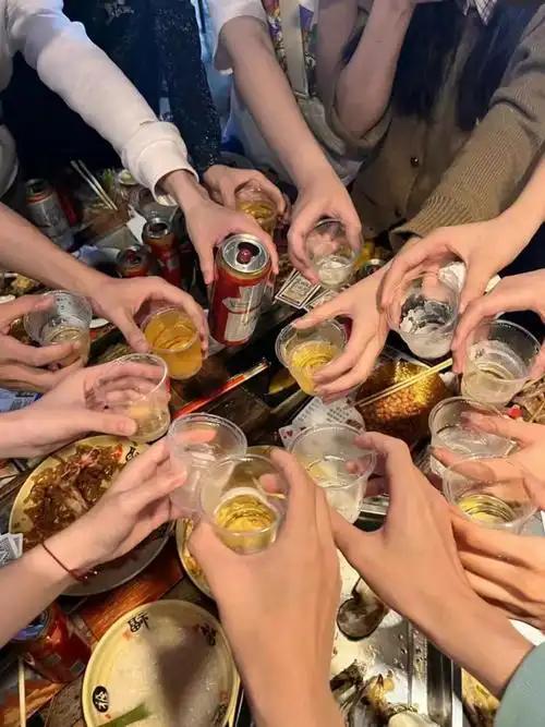 一场同学聚会，撕开了45年同窗情谊的遮羞布！

62岁的我，组织了一次同学聚会后