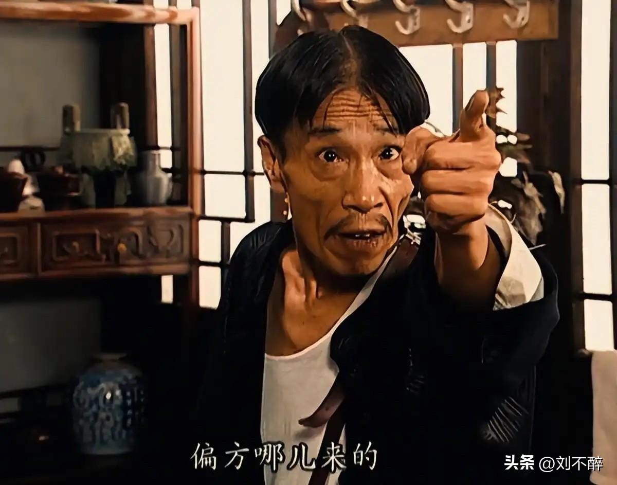 现实生活中，
奸诈小人特别多！
如果重回当年日本侵华的动荡岁月，汉奸恐怕只会比历