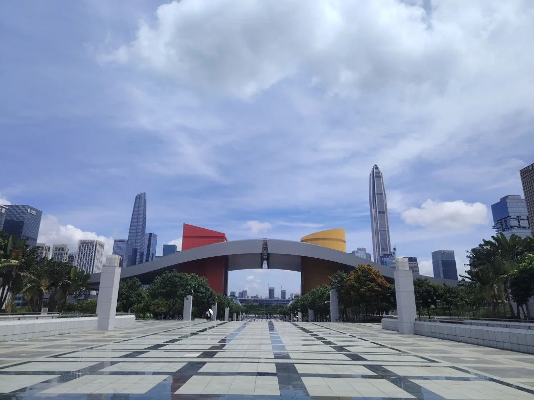 深圳没什么烟火气，周末街上没什么人