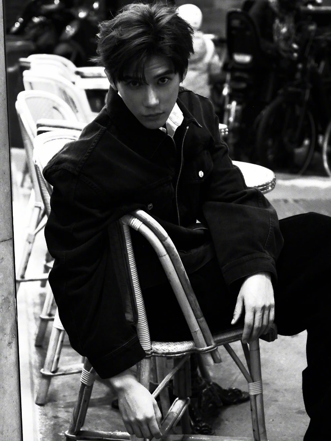 王安宇 高端的帅哥只需简单的黑T好清爽好帅气的王哥只穿黑T就帅的好Easy哇