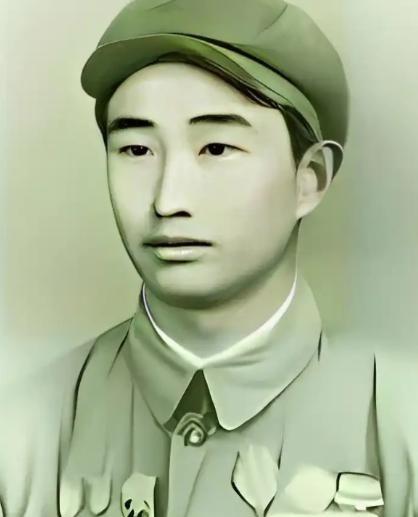 1943年，日军空袭时，18岁战士宋岭春仰面躲在草丛里，看飞行员探头出来，当敌机