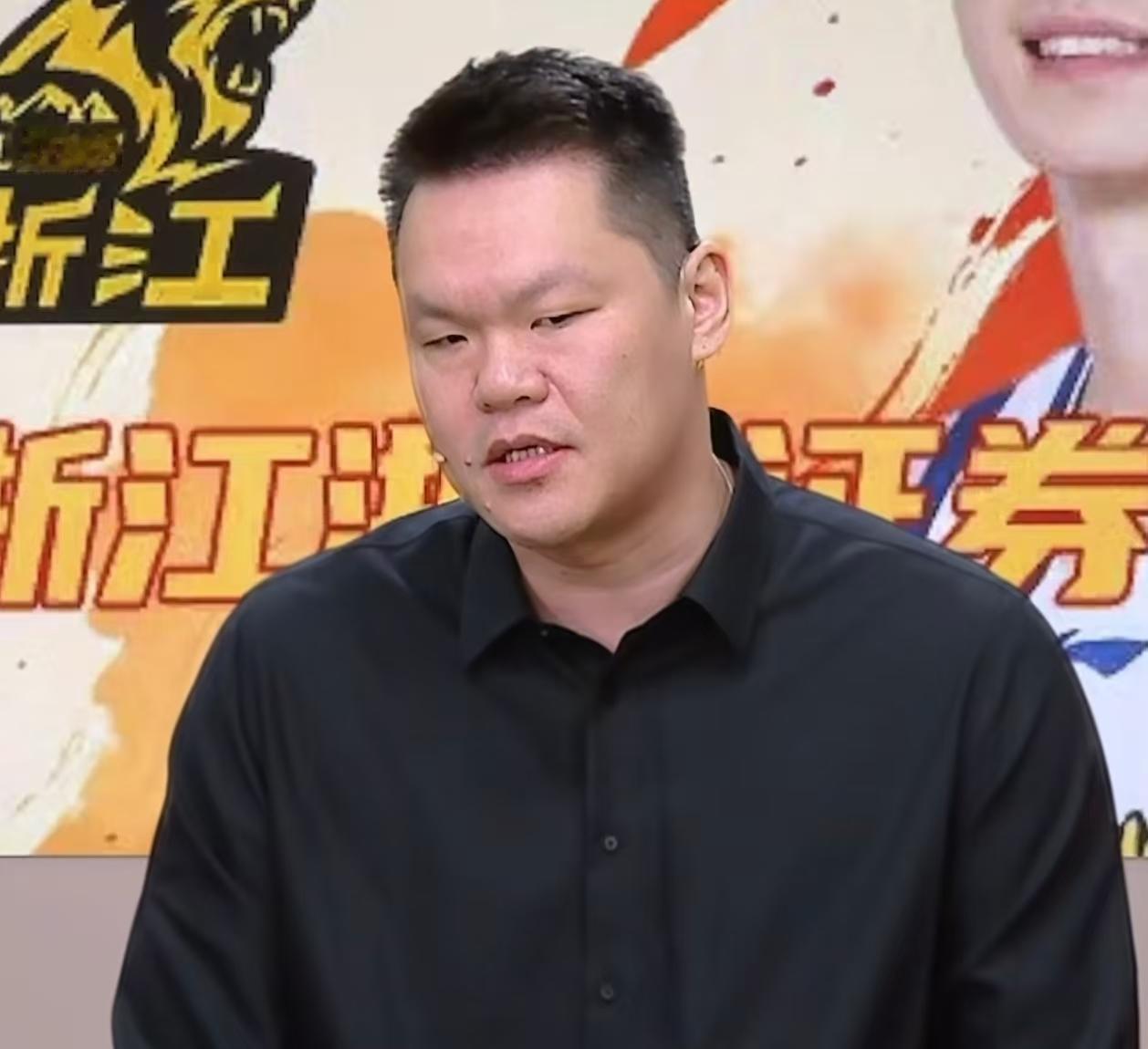 朱芳雨、周琦利用解说工作大倒苦水，足见京粤两队内部存在不少问题

现在正值NBA