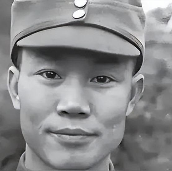 1925年，陈诚回家奔丧，7年不见的妻子，想与他亲近，妻子刚到床上，就被他强行推