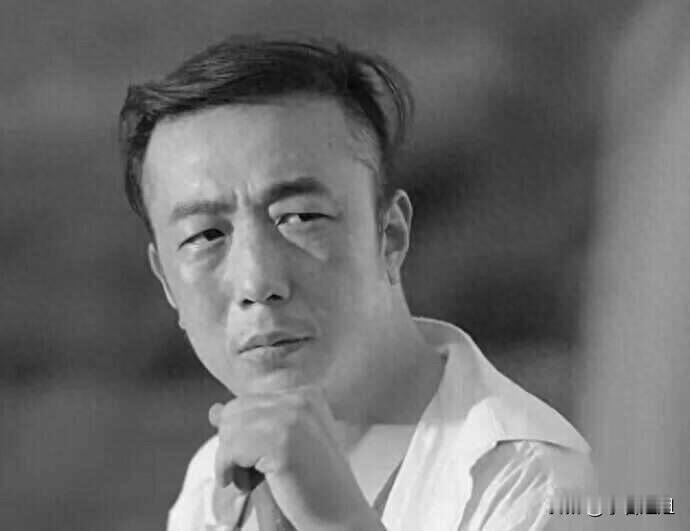 我问我一个在横店跑组的朋友，陈宇这事最扎心的是啥？

他说不是穷，也不是累，是明